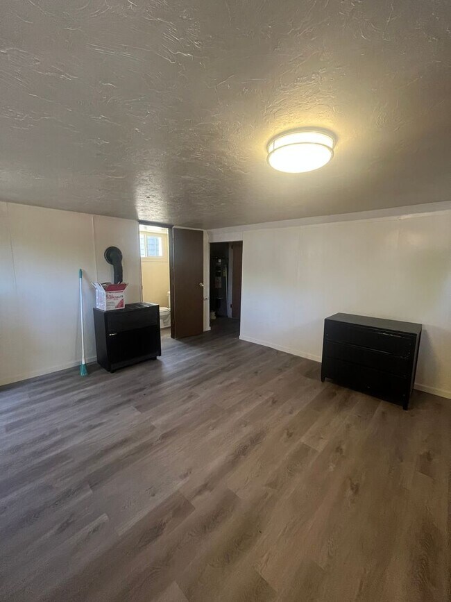 Photo - 430 W 12th Ave