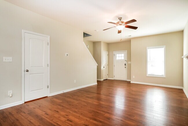 Photo - 229 Darecrest Ln