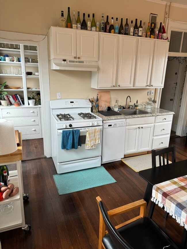 Photo - 195 Green St