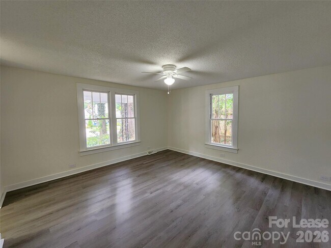 Photo - 650 Harris St NW