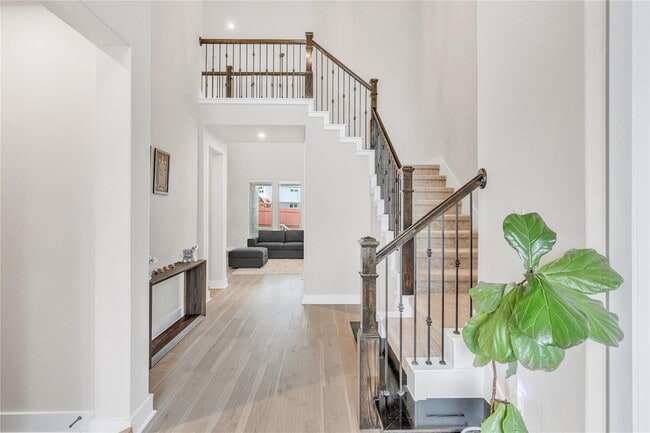 Photo - 213 Palatino Bnd