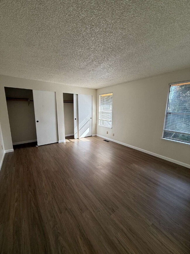 Photo - Charming 3-Bedroom Home with Cozy Fireplac...