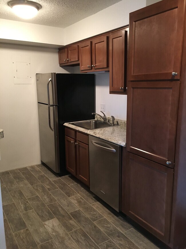 Building Photo - 7110 W 20th Ave Unit 105