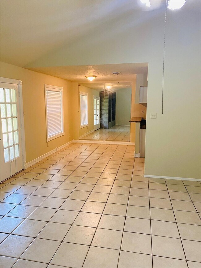 Photo - 410 Merrymount Ct