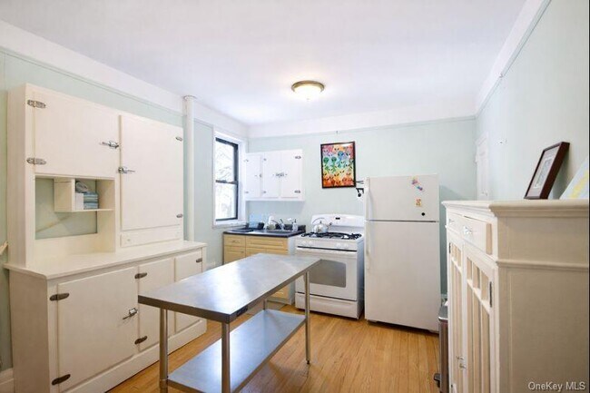 Photo - 1080 Warburton Ave Unit 3G