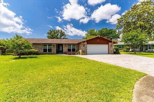 Photo - "Charming 3-Bed Oasis with Private Pool in Fort Walton Beach!"
