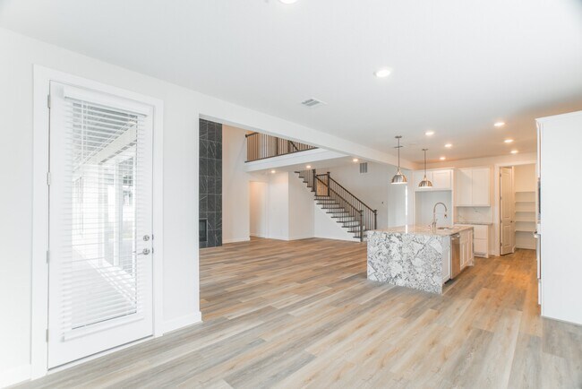 Photo - 11 Mariposa Wds Dr