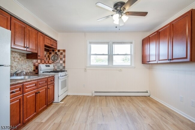 Building Photo - 90 Union Blvd Unit 90 Rental