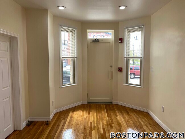 Photo - 879 Beacon St Unidad 11