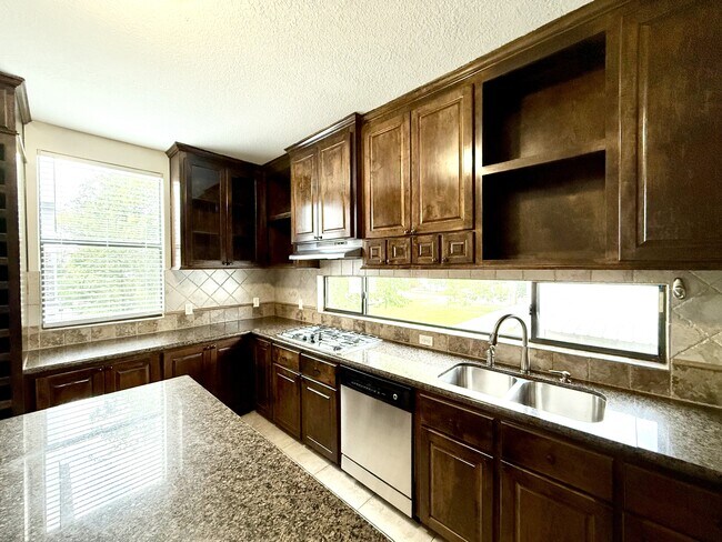 Photo - 4514 Inker St