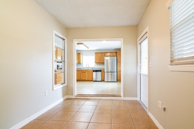 Photo - 734 Stillview Cir