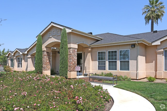 Valley Oak Apartments