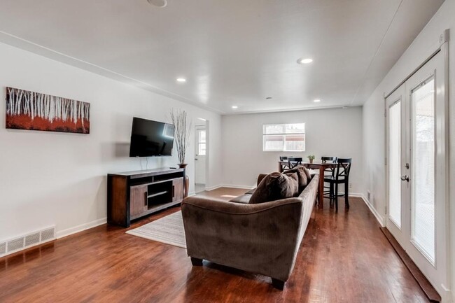 Photo - 7101 Wolff St