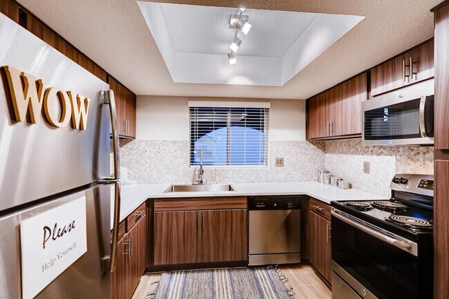 Visconti at Camelback apartments — community photo
