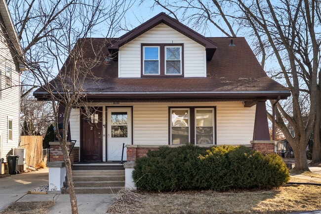 Front of House - 21 Farwell St Unit 1