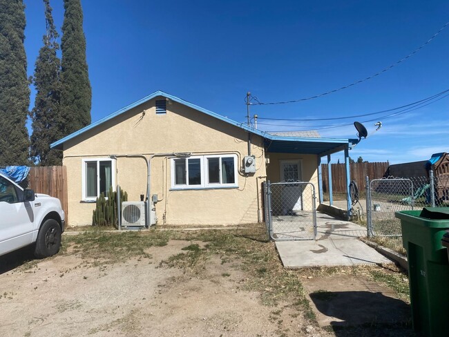 1bd/1ba home + Yard - 1bd/1ba home + Yard