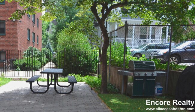 Photo - 375 Harvard St Unidad 2