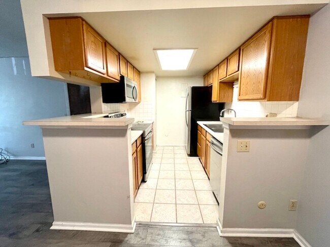 Photo - 2-Bedroom in Woodside Condos Unit 8555 Fairmount Dr. #E203