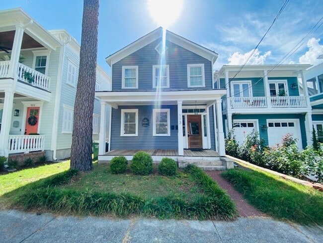 Building Photo - Welcome to your new home in Historic Downt...