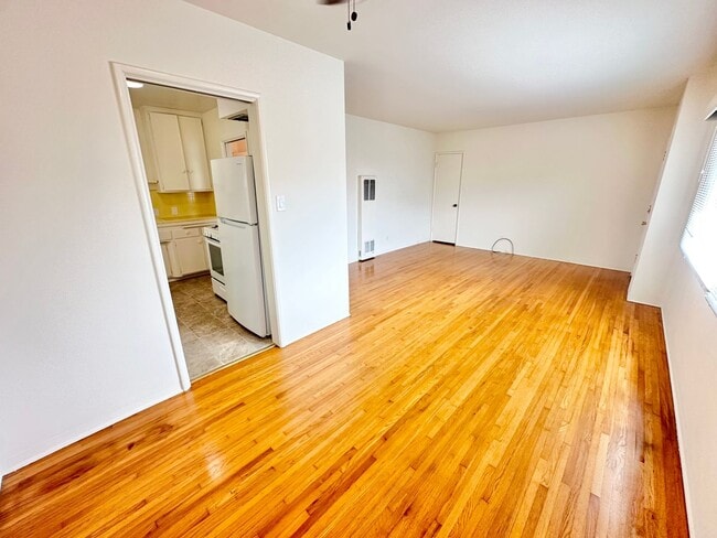 Photo - Sun-Filled Belmont Shore Apartment Unit A