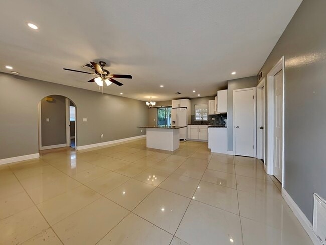 Photo - 6099 Colchester Ave