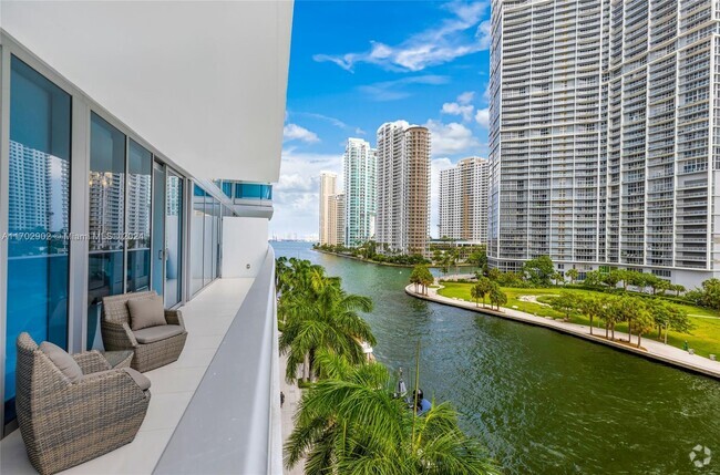 Building Photo - 200 Biscayne Blvd Way Unit 504 Rental