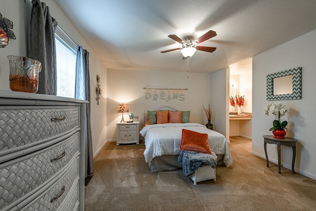 Bridge Pointe Apartments and Townhomes