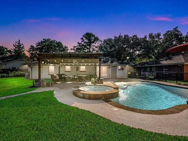 Building Photo - 712 Barbara St