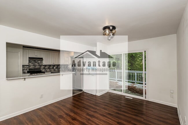 Photo - 1455 Helen Ln SW