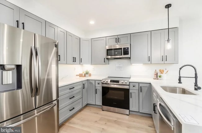 Photo - 1948 3rd St NE