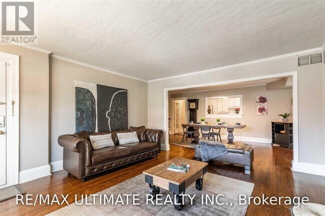 Photo - 470 Oriole Pkwy