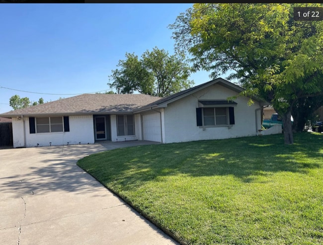 Photo - 2410 SW 26th Ave Casa