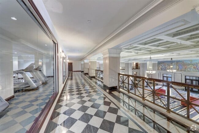 Building Photo - 3681 Lindell Blvd Rental