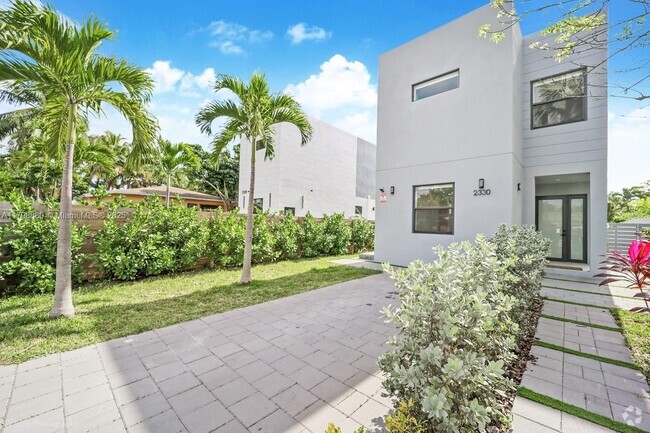 Building Photo - 2330 SW 14th St Rental