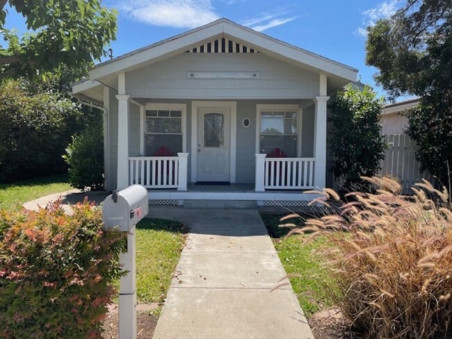 BREA - HISTORIC 2 BEDROOM 1 BATH $3,200 - BREA - HISTORIC 2 BEDROOM 1 BATH $3,200 House