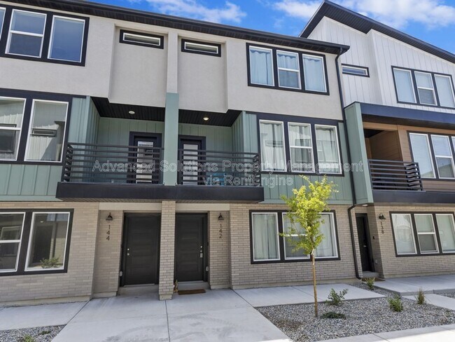 Photo - 142 Amboise Ct