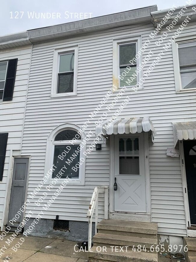 Photo - 127 Wunder St