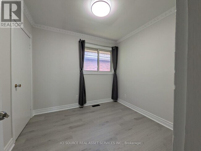 Photo - 21 Parkdale Dr Unit A - Upper