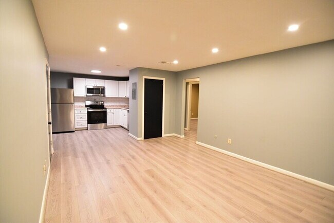 Photo - Great, updated condo with ton's of amenities! Unidad 27-1