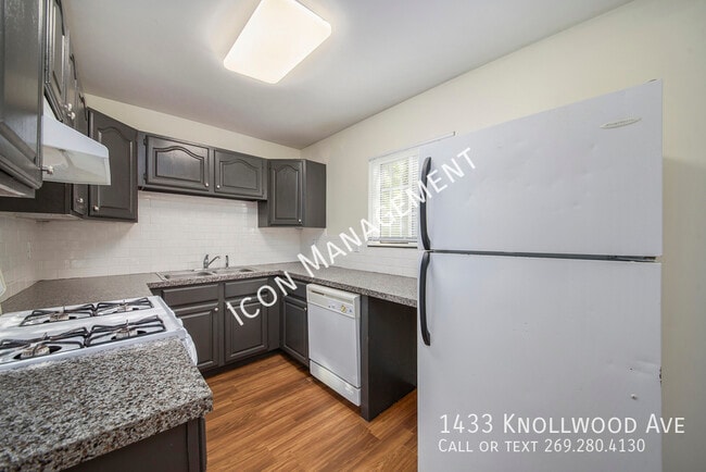 Photo - 1433 Knollwood Ave