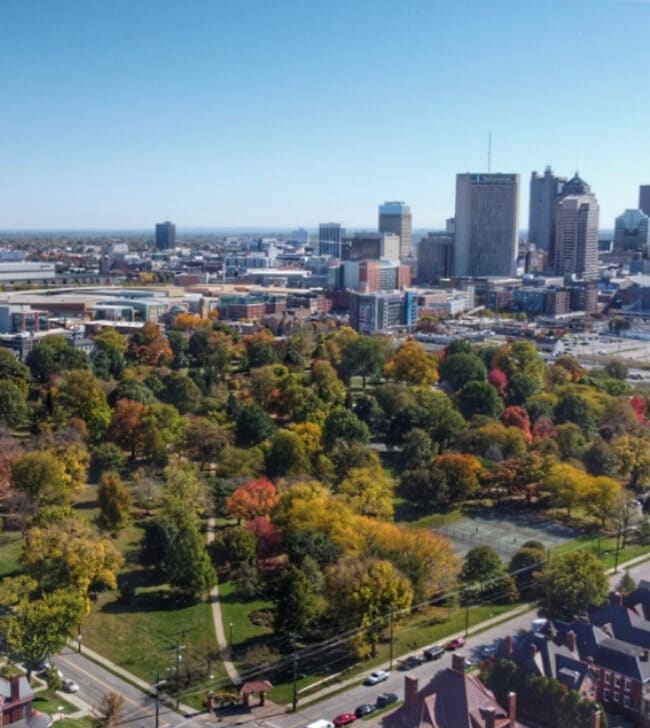 Photo - 726 N High St