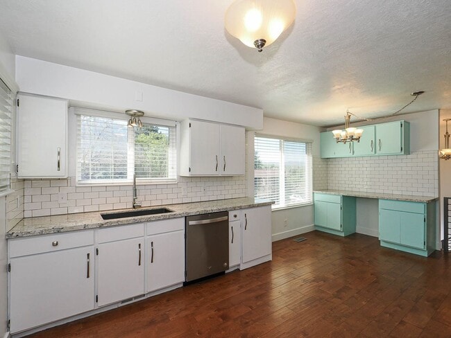 Photo - RES_STOTT_9062 Unit UPSTAIRS