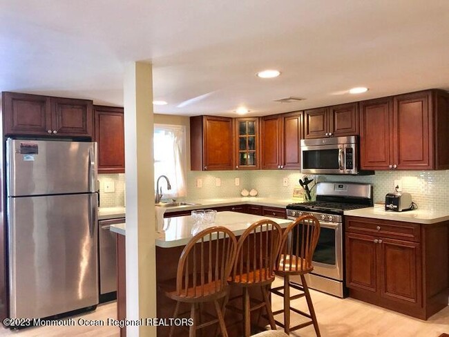 Photo - 17 Sampson Ave