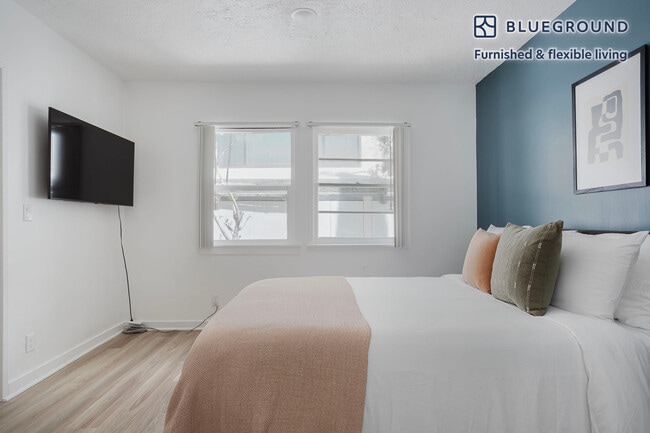 Photo - 944 Tiverton Ave Unidad FL1-ID1219