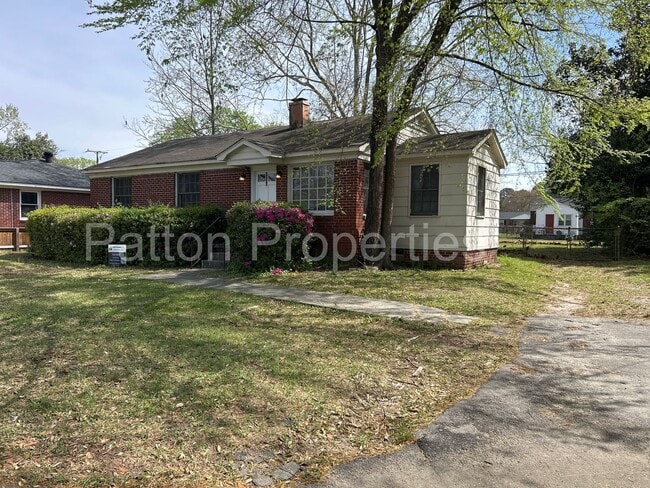 Photo - Corner of Plowden & South Kilbourne