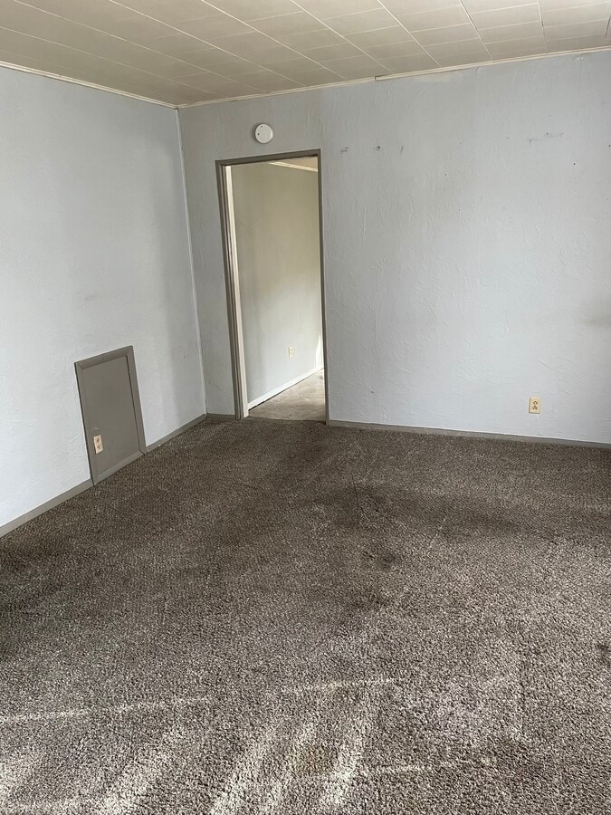 Photo - 914 S Market St Apartments