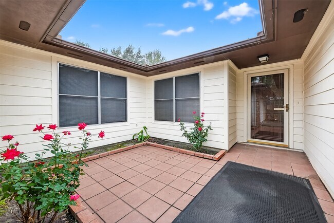 Photo - 21623 Crescent Heights St