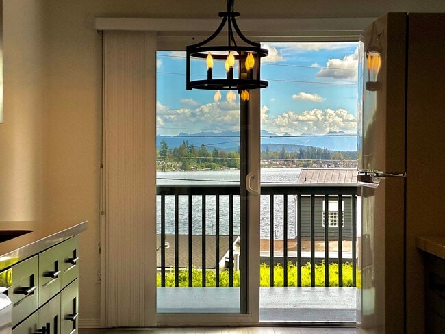 Photo - Newly Remodeled Top-Floor Duplex w/ Lake a...