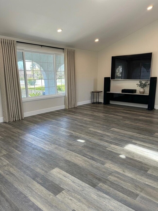 Photo - 5868 Lean Way