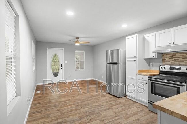 Photo - 834 W 26th St